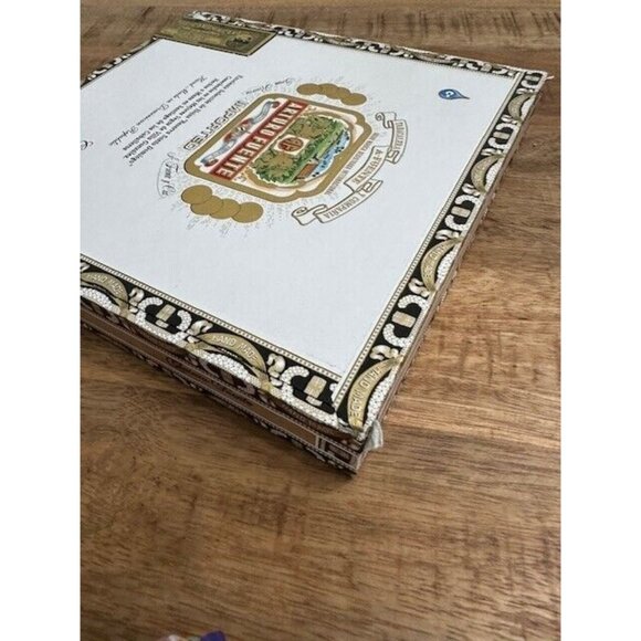 Arturo Fuente white gold 20 Chateau 9 3/8 x 9 3/4 x 1 3/8 Empty cigar box Craft - Picture 3 of 9
